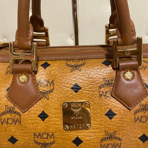 Authentic Mcm Congac Boston - Picture 4 of 15